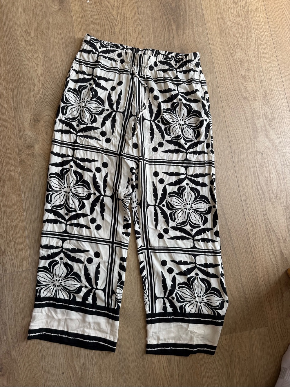 H&M Black White Floral Print Wide Leg Pull On Pants Size L